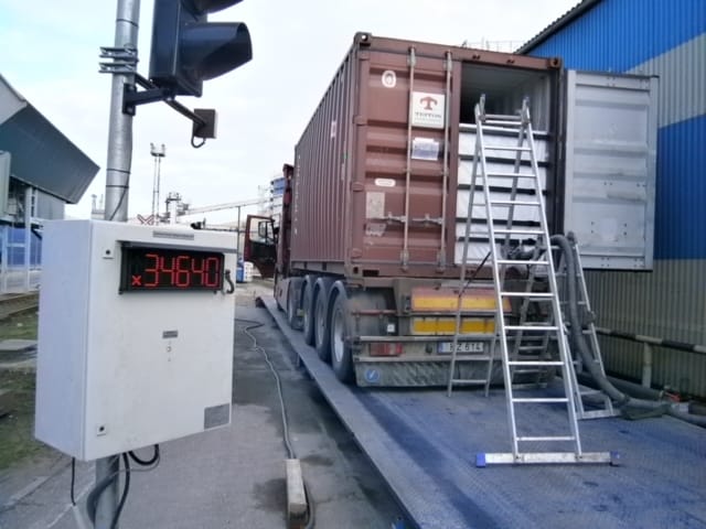 Liquid cargo shipping
