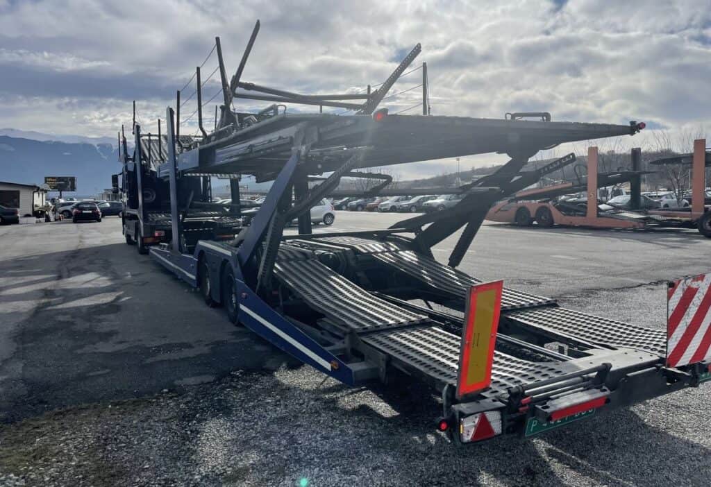 Car carrier trailers